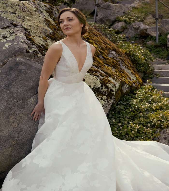 صور اجمل موضة فساتين زفاف 2021