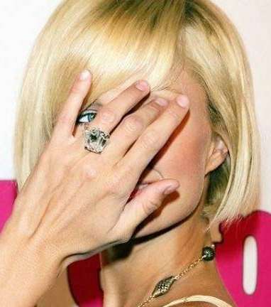 ليس من الغريب أن ترتدي باريس هيلتون خاتم زواج بقيمة 4.7 مليون دولار!