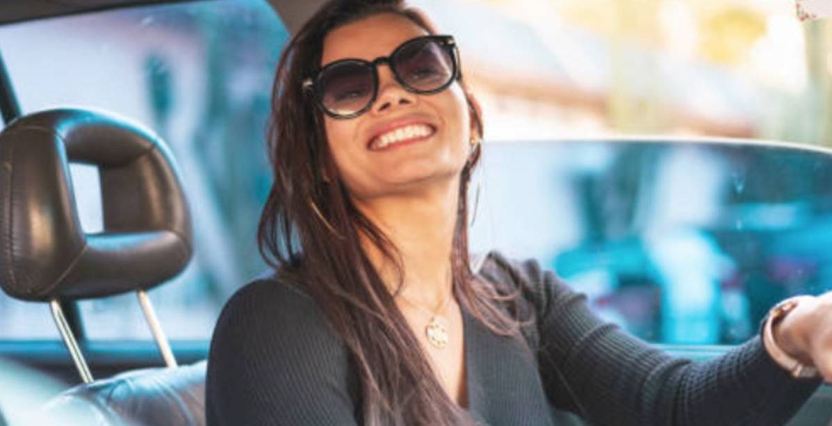 دلالات واضحة على أنه يحبك من أجل المال الذي تملكينه