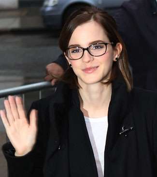 إيما واتسون وإطلالة زهريّة تفيض بالأنوثة