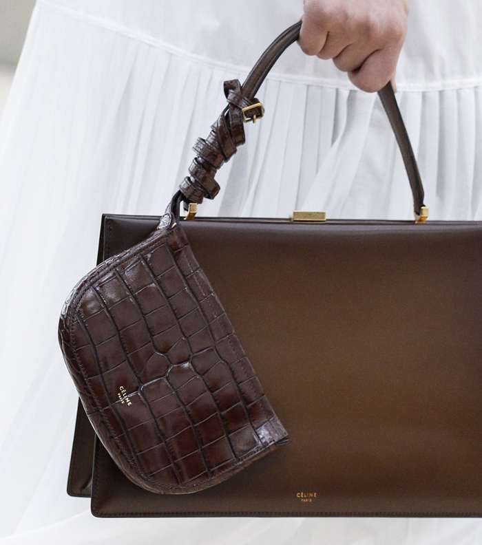 حقيبة سيلين الكلاسيكية مع الحقيبة الاصغر حجما لصيف 2017 من اسبوع الموضة الباريسي