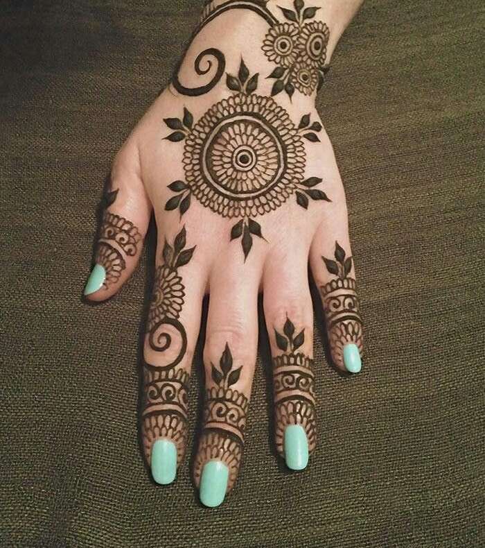 نقش حناء هندي جديد ناعم