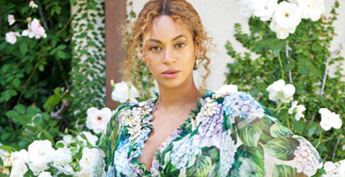 محبو بيونسي مقتنعون أنها حامل بطفلها الرابع وملابسها تزيد الشكوك!