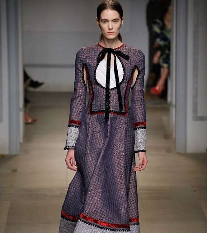 الفستان المطبع مع العقدة على الياقة من Erdem  لشتاء 2018