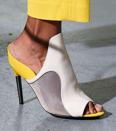 حذاء مميّز الألوان من تصميم Phillip-Lim  