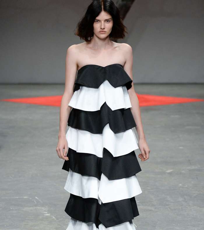 موضة الفساتين الماكسي بطبقات من الاقمشة باسلوب الـ Ruffles من Osman لصيف 2016