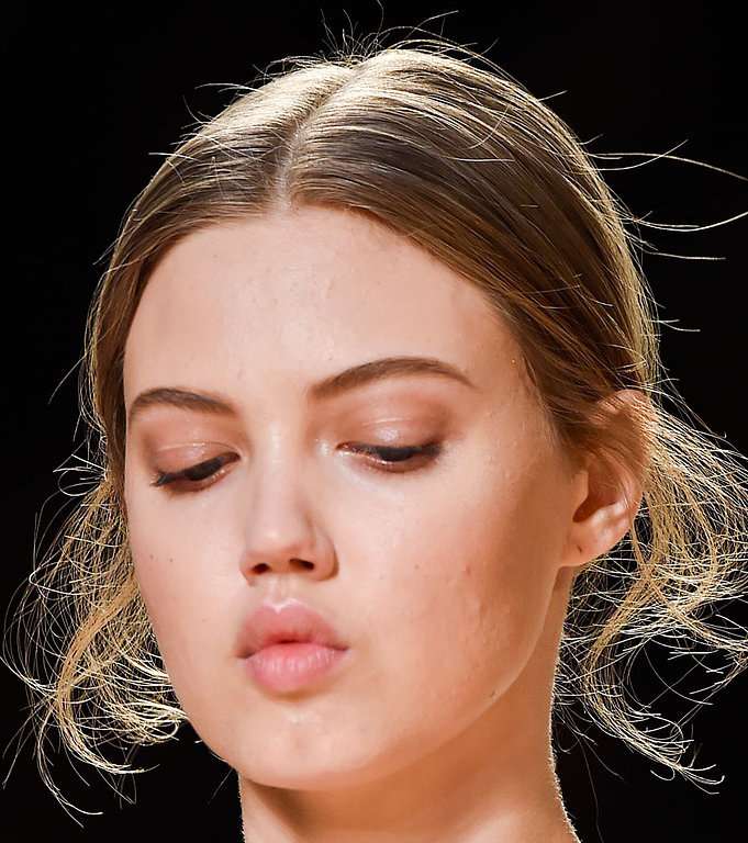 بساطة الشعر والماكياج مع Nina Ricci