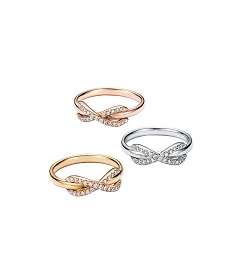 إطلالات راقية ومجوهرات فاخرة من دار Tiffany