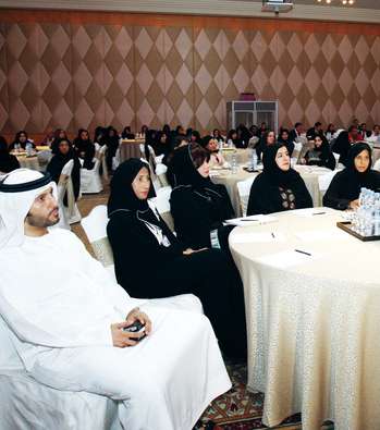 المرأة الأماراتية تتقدم للصفوف الأولى