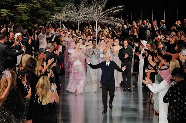 جورجيو ارماني يحصل على الاقامة الذهبية للامارات