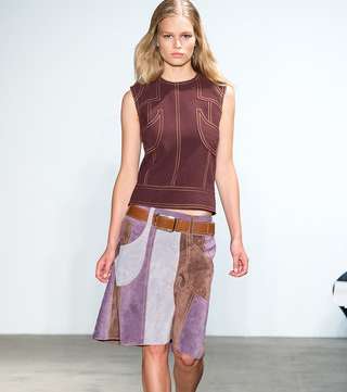 من صيحات الموضة لصيف 2015، جلد السويدي