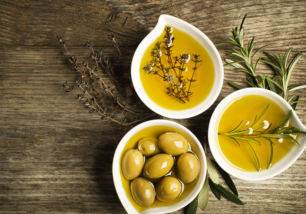 فوائد الزيوت الطبيعية على البشرة