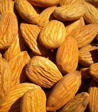 اللوز مذهل لنضارة البشرة