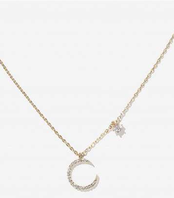 استبدلي الاكسسوارات الكبيرة والملونة بمجوهرات ناعمة وكلاسيكية في عمر الثلاثين