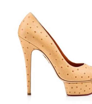 حذاء كلاسيكي باسلوب الـ Pumps من شارلوت اوليمبيا لصيف 2016