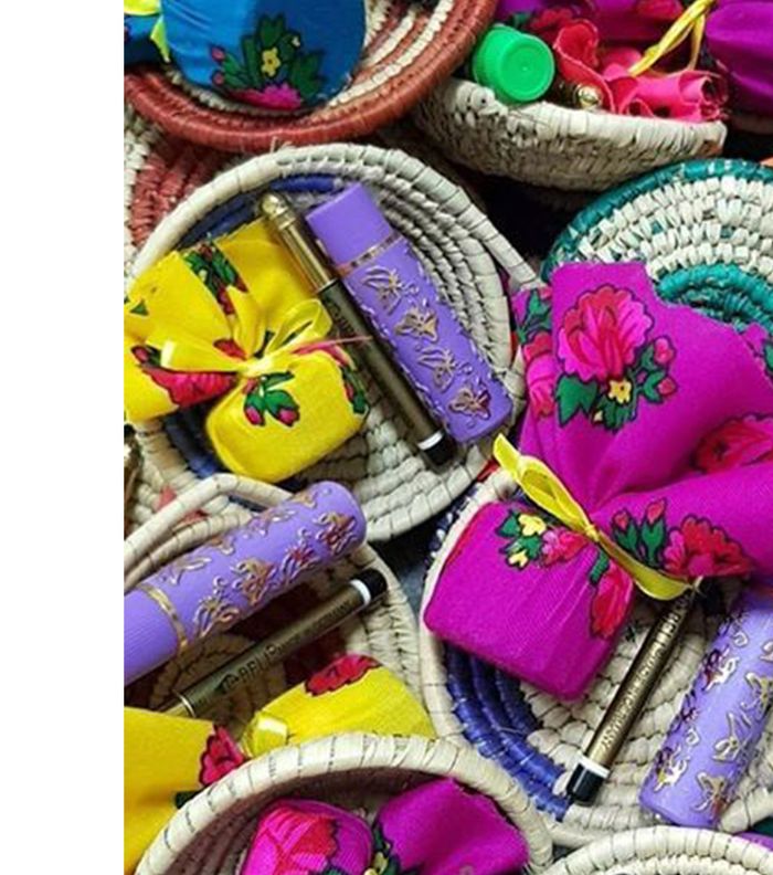 توزيعات ليلة الحناء بالصور