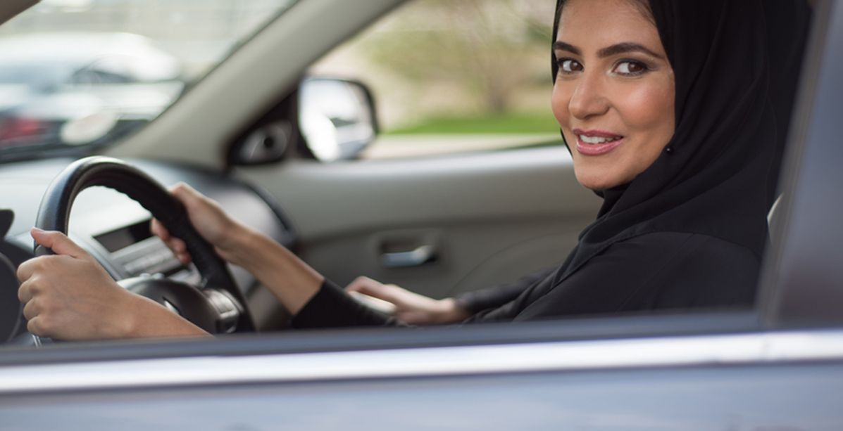 المرأة السعودية ستقود السيارة بدءاً من الشهر المقبل؟!!