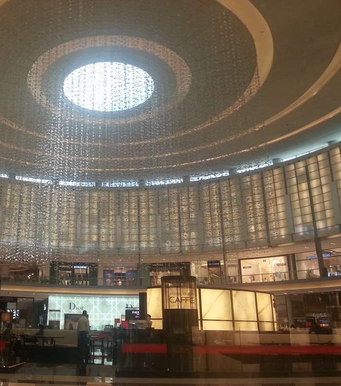 Armani Cafe وسط أفنيو الأزياء في دبي مول