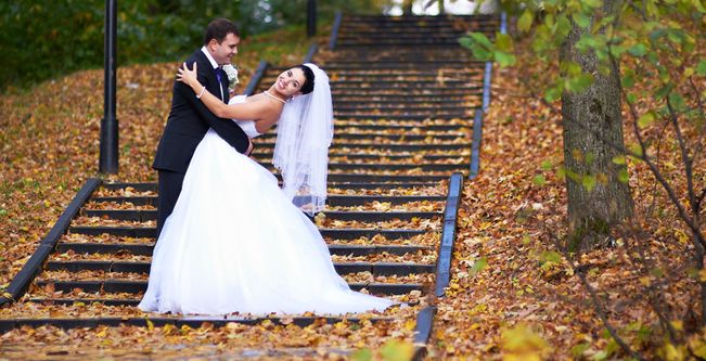 اسباب تشجع العروس للاحتفال بالزفاف في فصل الخريف 