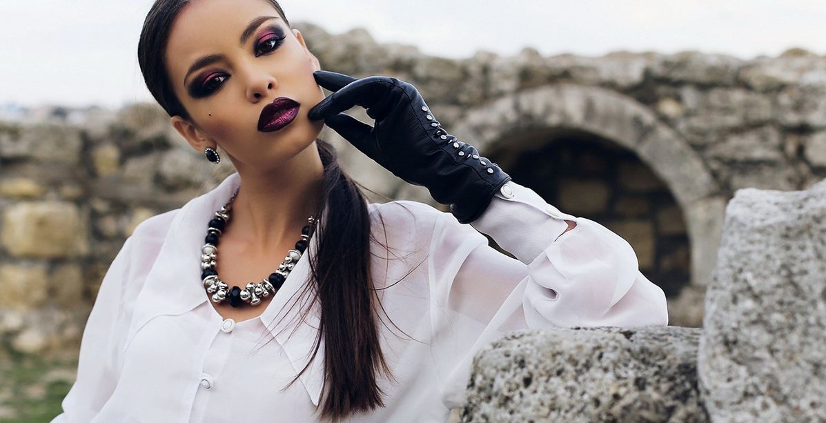 حمالة الصدر بلون النيود لا تناسب القميص الأبيض كما تعتقدين والخبراء ينصحونك بلون آخر!