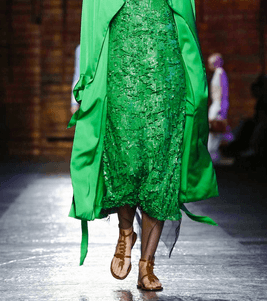 موضة المعاطف الطويلة فوق الفساتين من اميليو بوتشي لصيف 2016