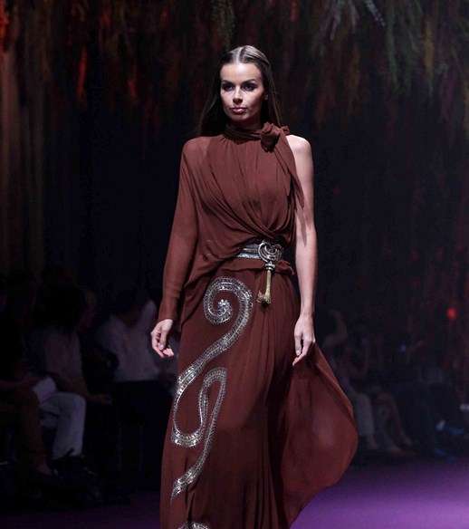 تألقي في موسم ربيع وصيف 2013 بعبايات زرينة المميّزة