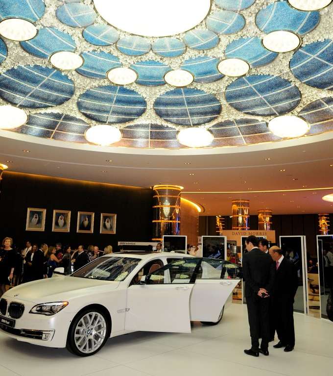 BMW تعرض أفخم سياراتها خلال اسبوع الموضة الفاخرة العالمي فى ابو ظبي