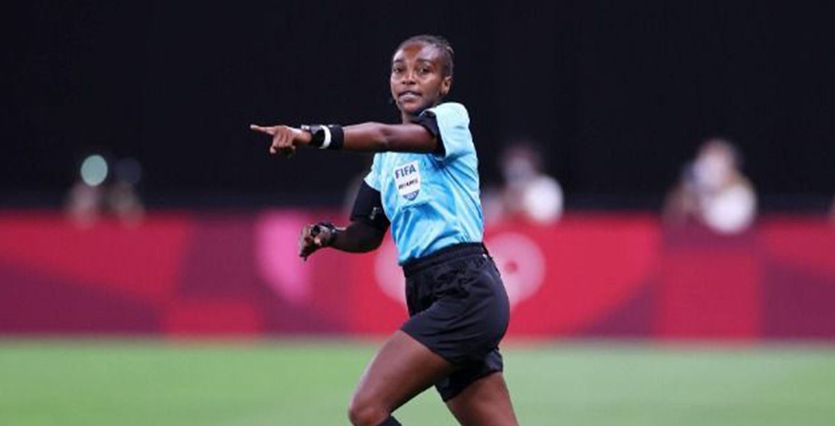 الرواندية سليمة موكانسانغا أوّل سيدة تدير مباراة في كأس الأمم الإفريقية!