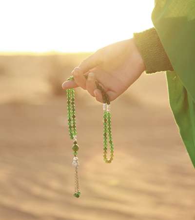 مسبحة للصلاة مميّزة اللّون من تصميم 