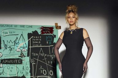 بيونسيه تقلد اطلالة اودري هيبورن