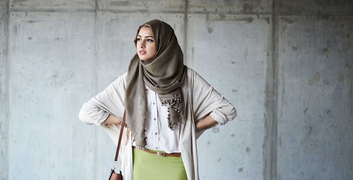 كيف تختارين لون الحجاب المناسب لملابسك؟