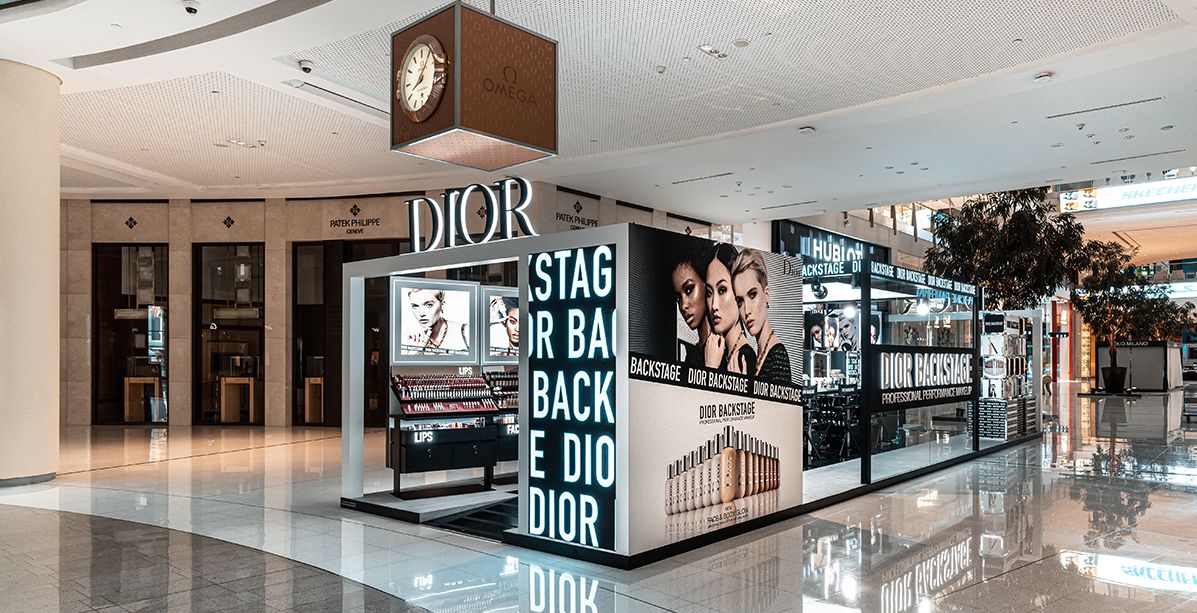 تجربة رائعة بانتظارك في بوب أب Dior Backstage في دبي مول