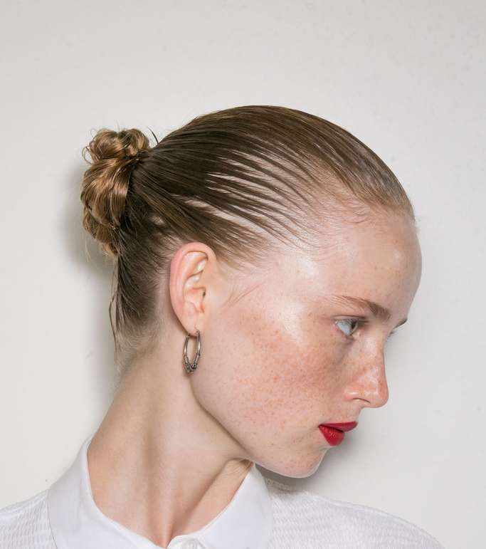 الكعكة والشفاه الحمراء مع Jason Wu