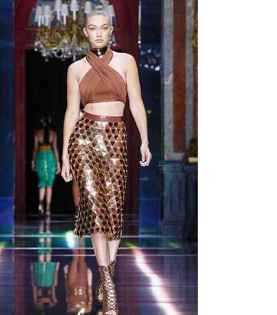 تعرفي على أجمل الإطلالات خلال عرض أزياء Balmain لمجموعة صيف 2016