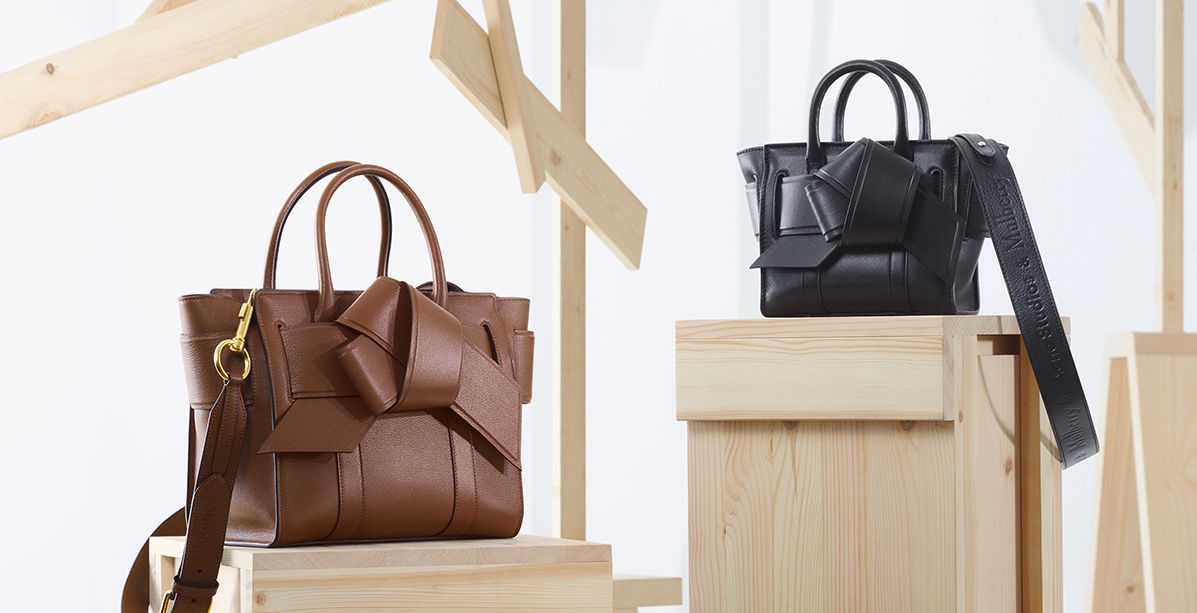 مجموعة حقائب جلدية تجمع بين Acne Studios و Mulberry