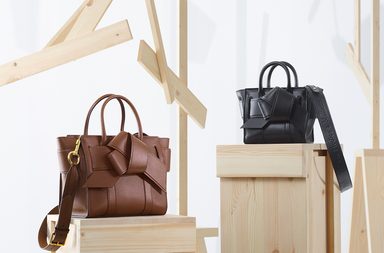 مجموعة حقائب جلدية تجمع بين Acne Studios و Mulberry