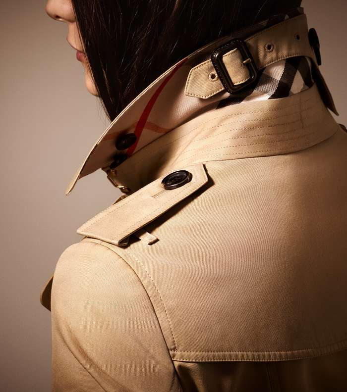 Burberry تقدّم لكِ كلّ موسم معطف الـ Trench Coat