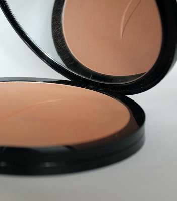 بودرة Sun Disk الداكنة من سيفورا