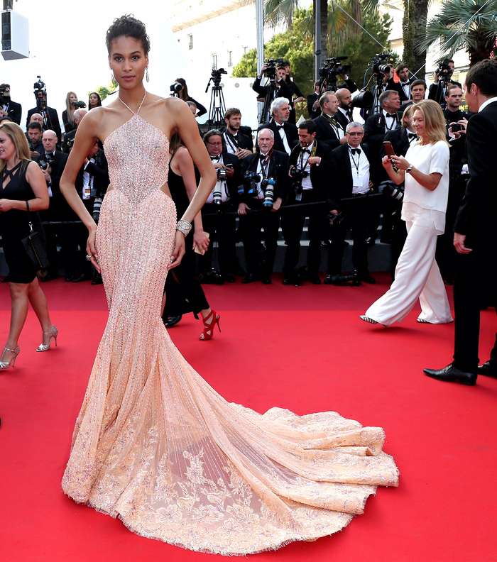 Cindy Bruna بفستان من الشك بياقة الهالتر وقصة الحورية في الاسفل من جورج حبيقة في مهرجان كان 2017