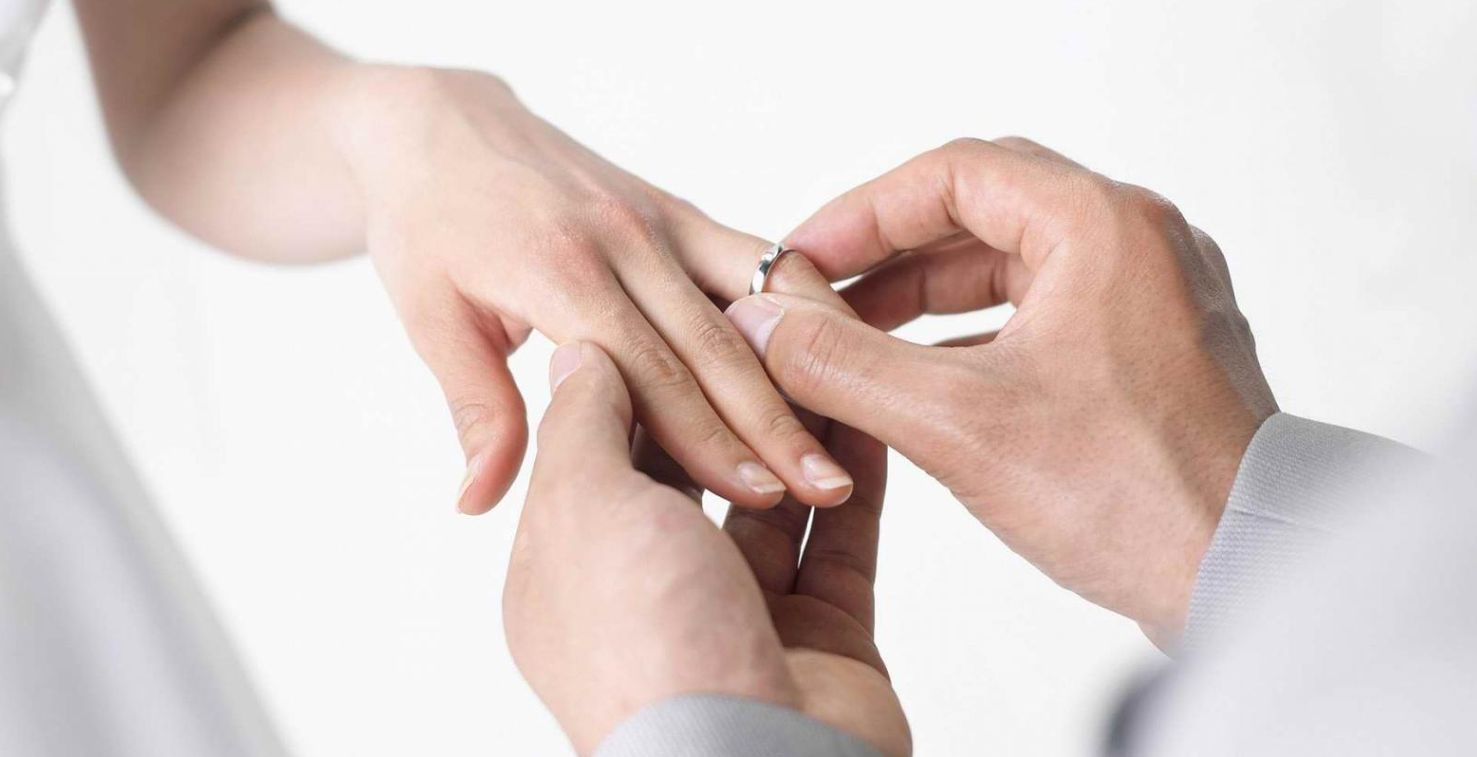 3 خلطات لتنحيف وتبييض أصابع اليد قبل الزفاف