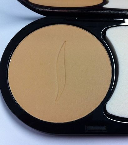البودرة Mattifying Compact Powder من سيفورا