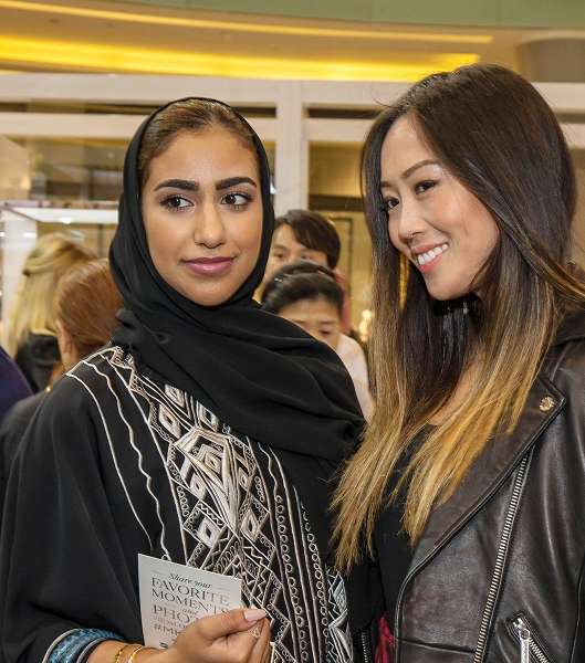 المدوّنة إيمي سونغ خلال حفل إطلاق Michael Kors Pop-Up Shop