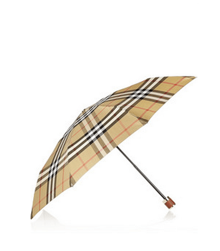 نقشات أنيقة مع مظلّات Burberry