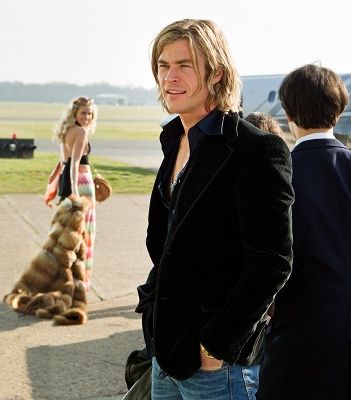 مشهد من فيلم Rush لتصميم مجموعة ثياب Gucci