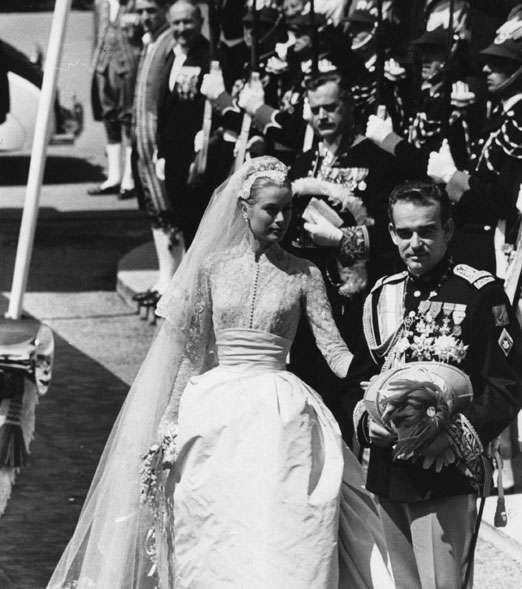 الأميرة غريس كيلي والأمير رينيه في أجمل حفلات زفاف القرن الماضي 