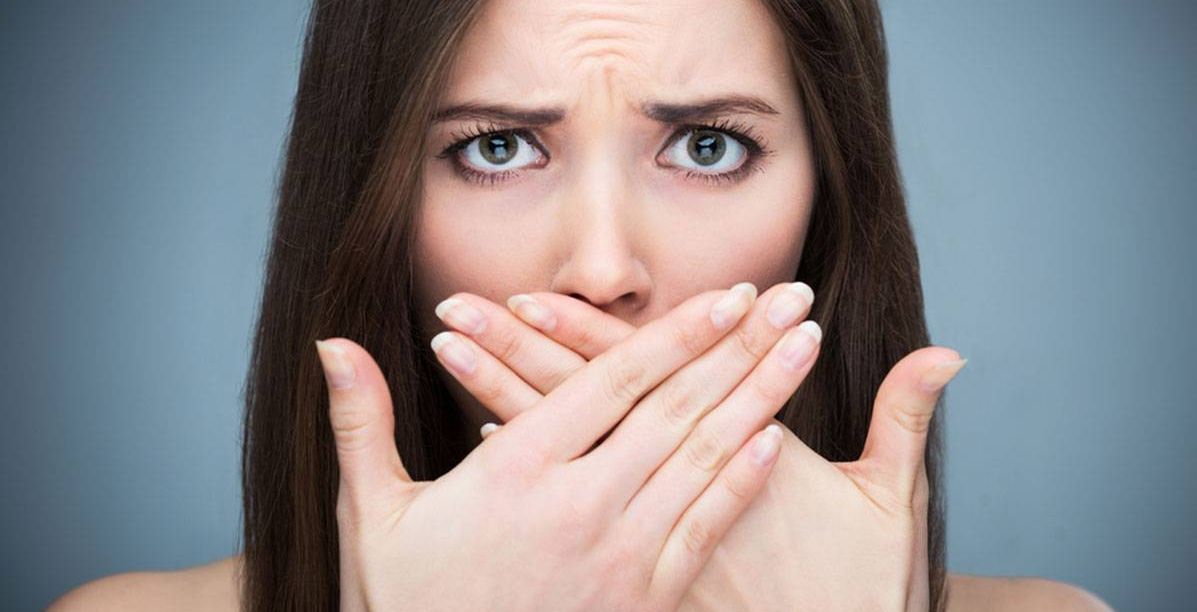 اسباب رائحة الفم الكريهة الدائمة