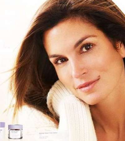 صور نجمات هوليود اللواتي اصدرن كريمات عناية بالبشرة