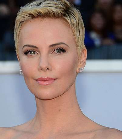 بالصور، تشارليز ثيرون أدخلت البيكسي إلى قصّات الشعر الأيقونية