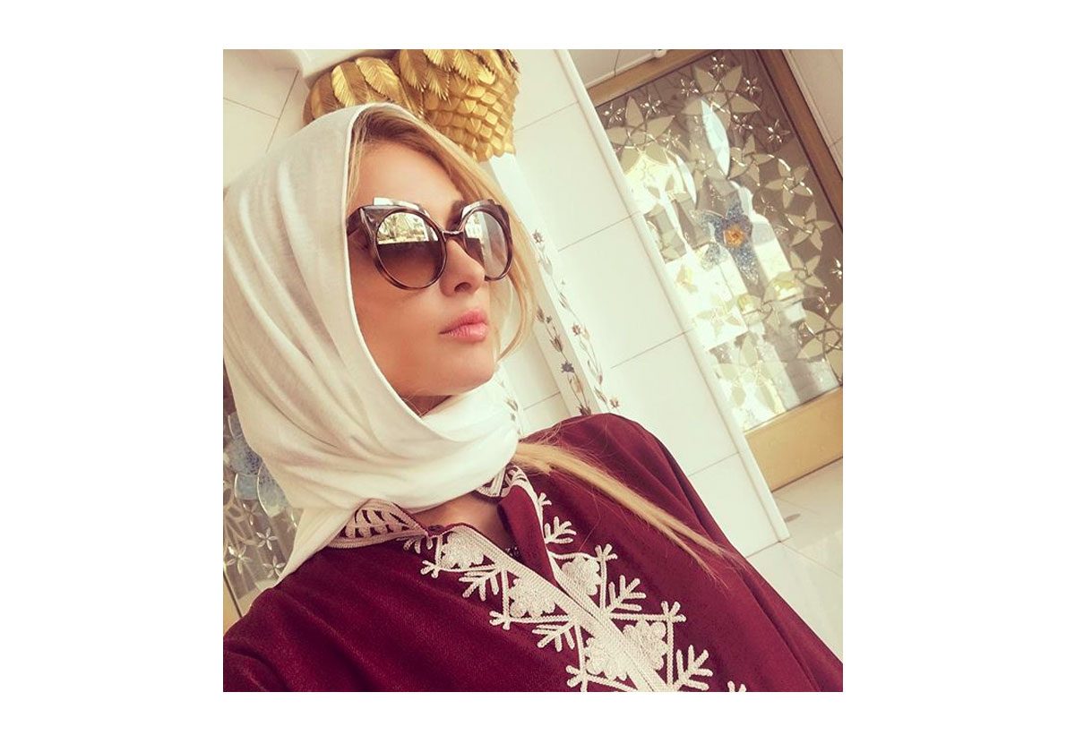 باريس هيلتون تزور مسجداً في أبو ظبي وترتدي الحجاب!