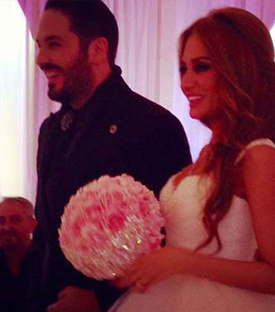 رامي عياش بحانب زوجته بالفستان الأبيض الشيك